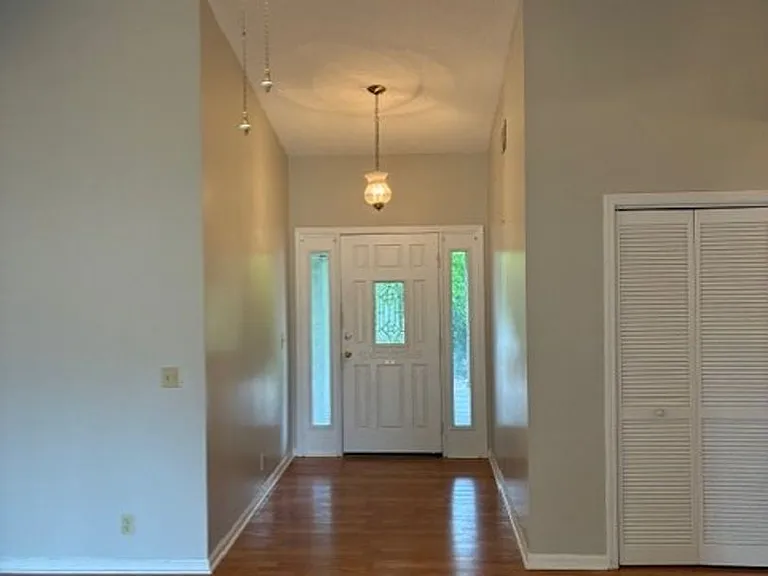 114 N Woodvalley Dr — Photo 3