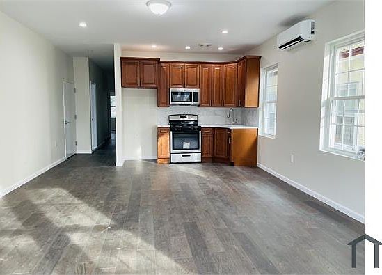 3rd image of 4162 Grace Ave