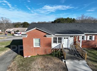 2882 Willow Cove Dr, Winston Salem, NC 27107