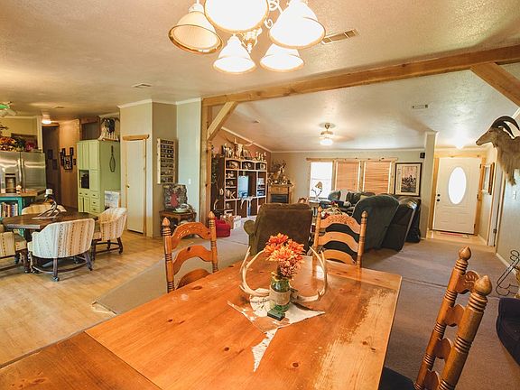 5th image of 724 Fairway Cir