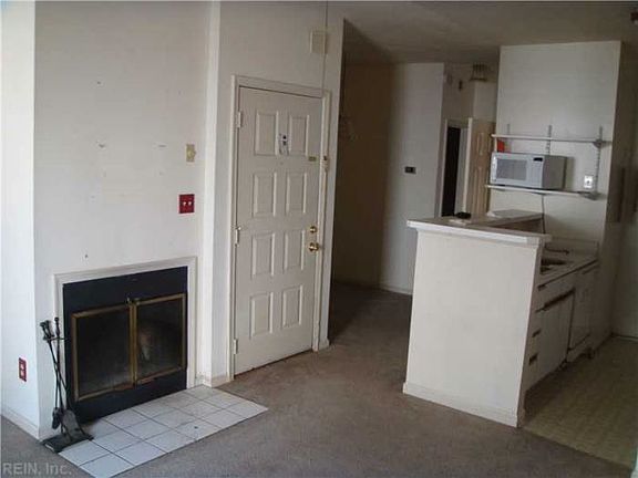 3rd image of 865 Little Bay Ave APT 7