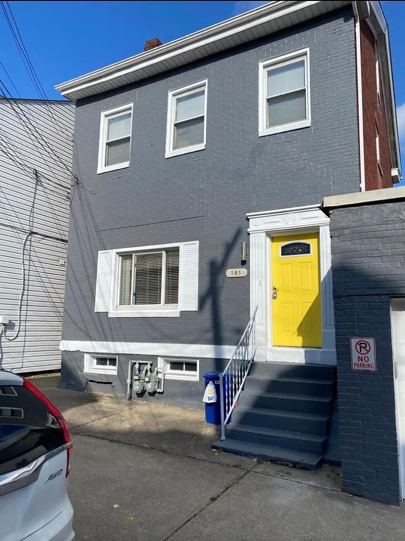 Building Photo - 181 Pius St #1