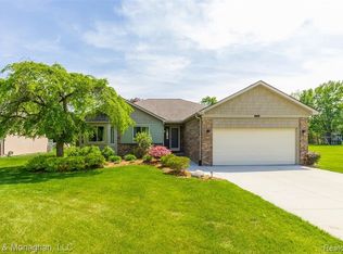 5566 Gardner St E, Sterling Heights, MI 48310