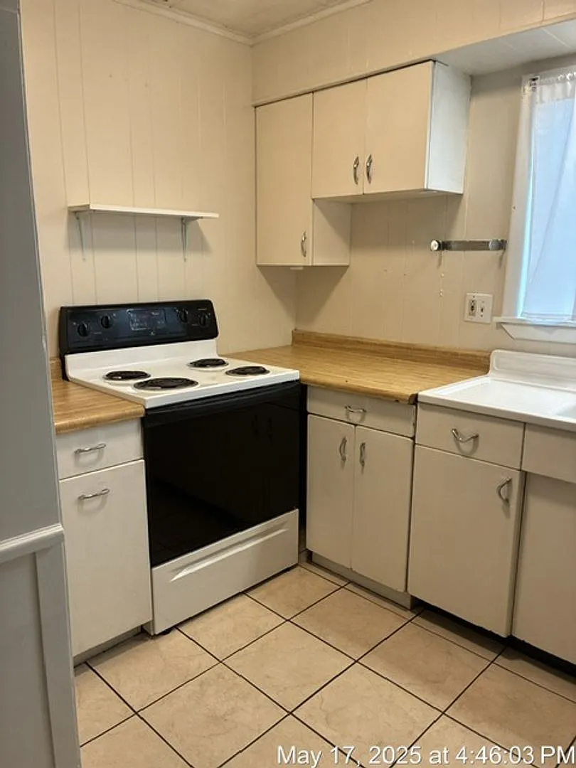 764 Garrison — Photo 1