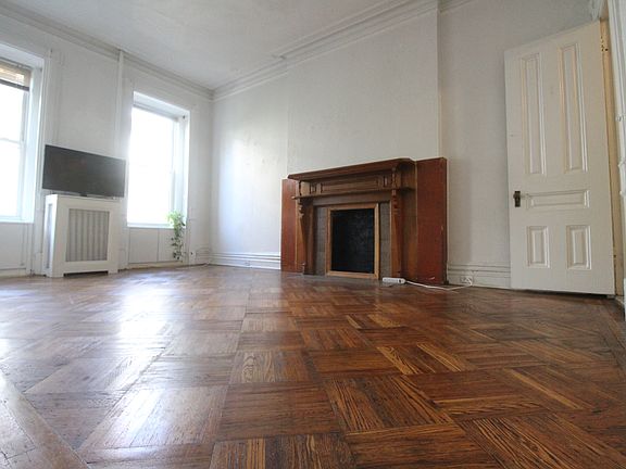 4th image of 28 W 85th St APT 8