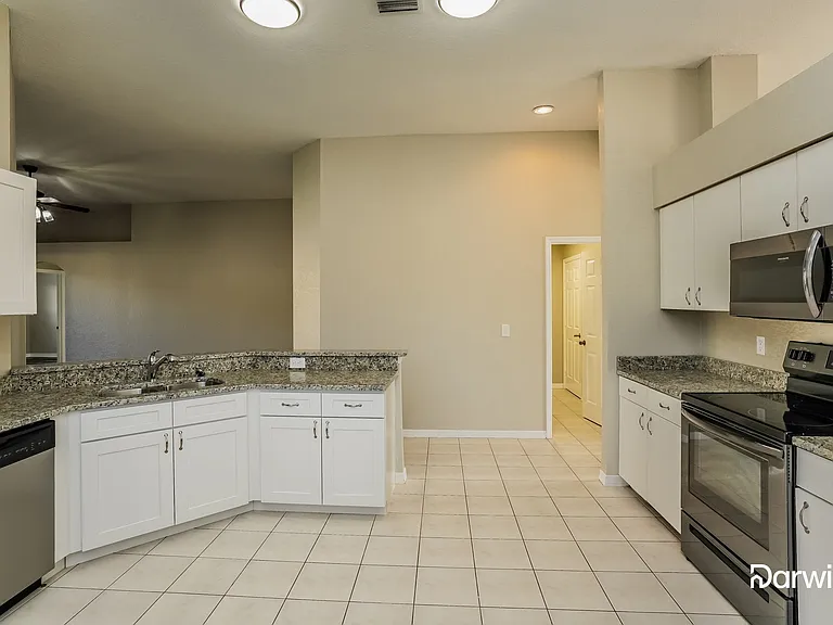 1229 Vinetree Dr — Photo 2