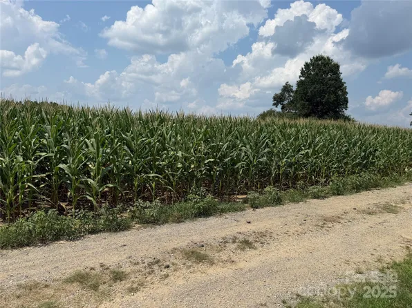 1 Acorn Ln, Monroe, NC 28112