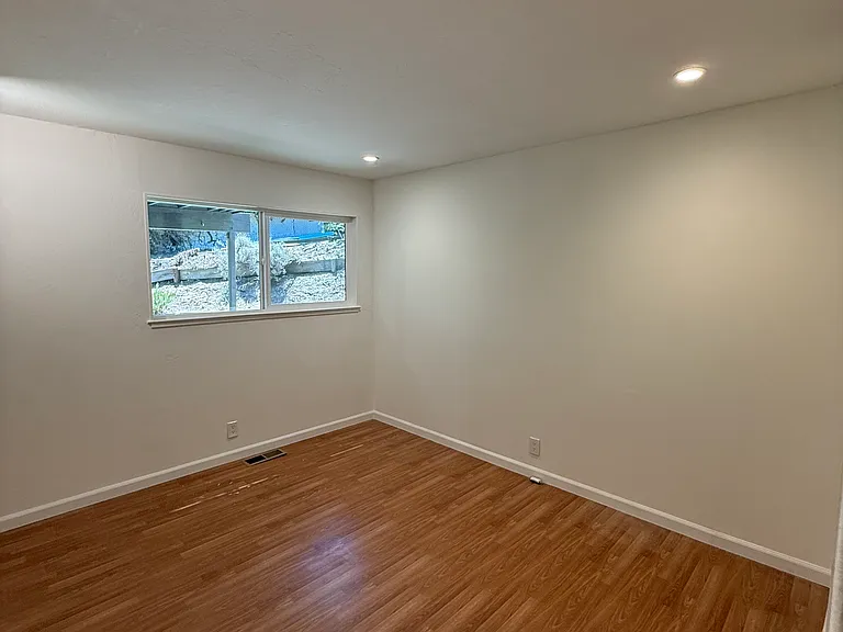 35 Longwood Dr — Photo 10