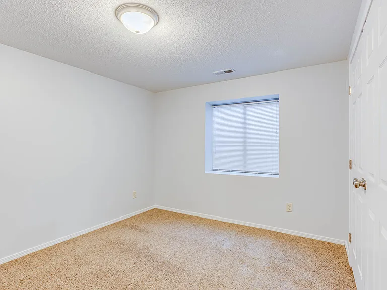 1048 E Karla Ave — Photo 22