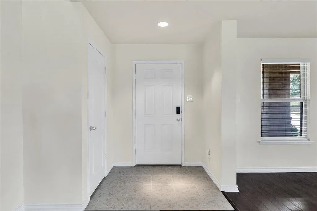 4 bed, 2.5 bath, 3392 sqft, $2,900 — Photo 4