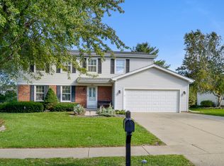404 S Windhaven Trl, McHenry, IL 60050