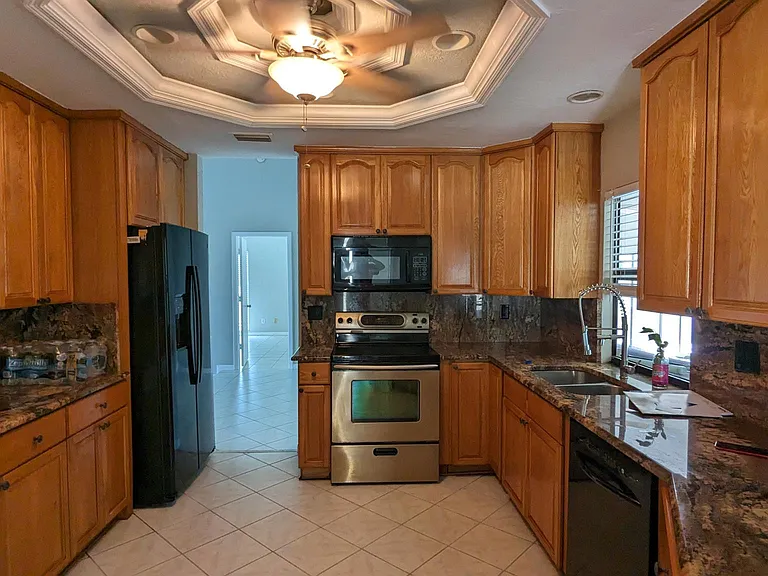 316 SE 27th St — Photo 10