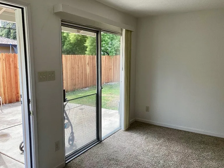 6121 Terrell Dr — Photo 5
