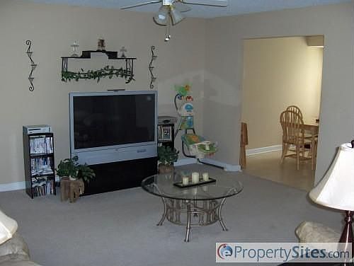 3rd image of 4821 Aldersbrook Dr
