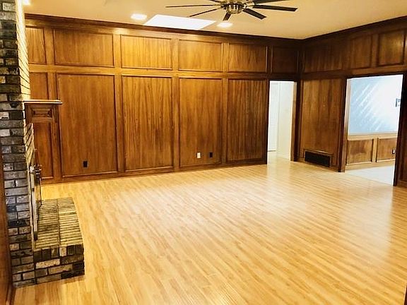 4th image of 4111 Lorraine Dr
