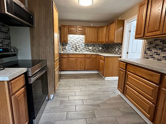 4th image of 41 Hastings Rd #R