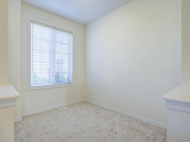 42 Callandar Rd #UPPER — Photo 3