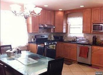 4th image of 398 Lincoln Ave