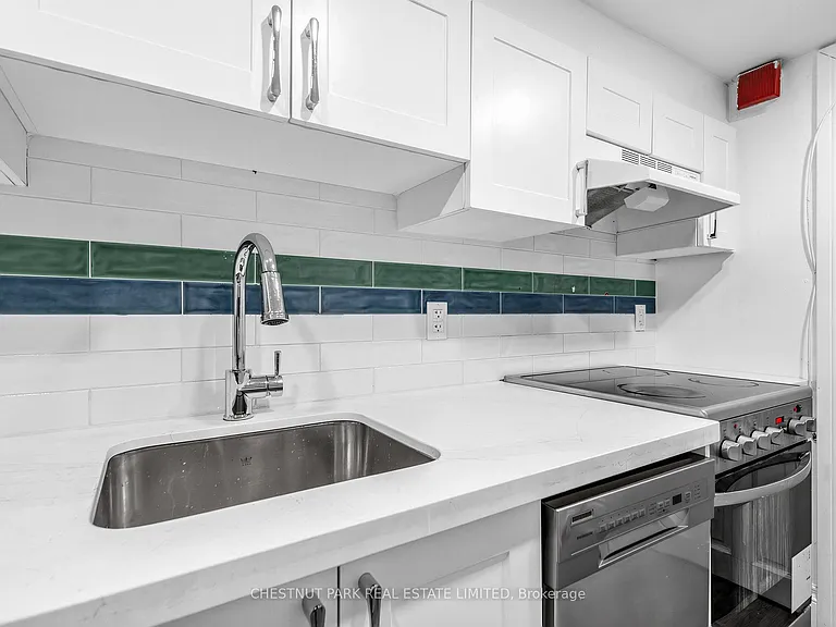 1 Kingswood Rd #R — Photo 20