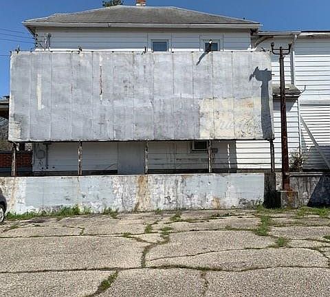 3rd image of 1700 Manchester Ave
