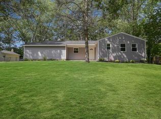 4 Dorchester Dr, Coram, NY