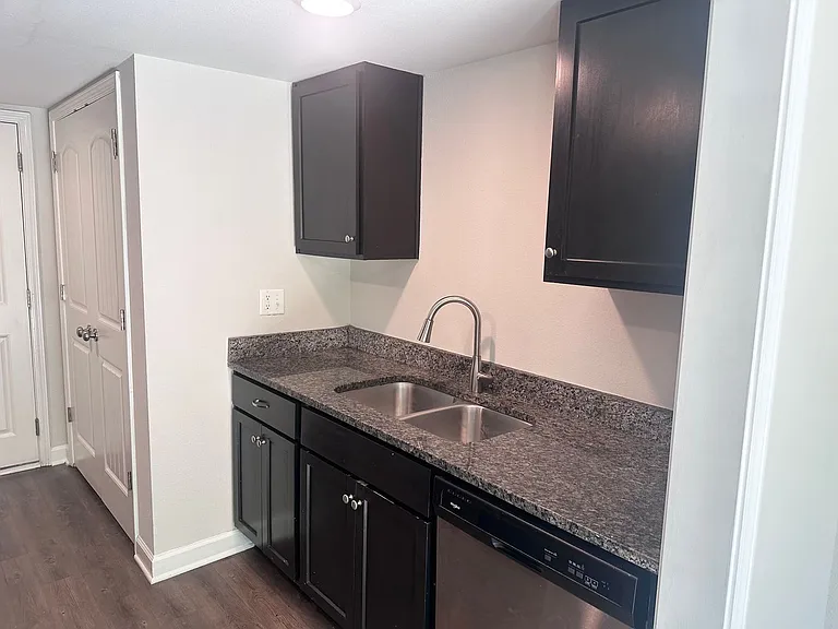 1402 NE Mary Ct — Photo 6