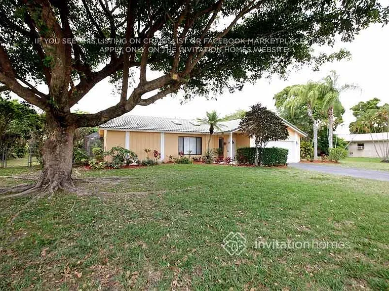 10821 NW 33rd St — Photo 2