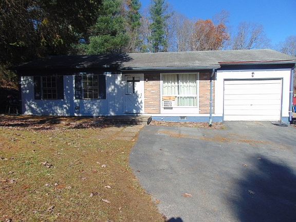2nd image of 300 Collinwood Dr