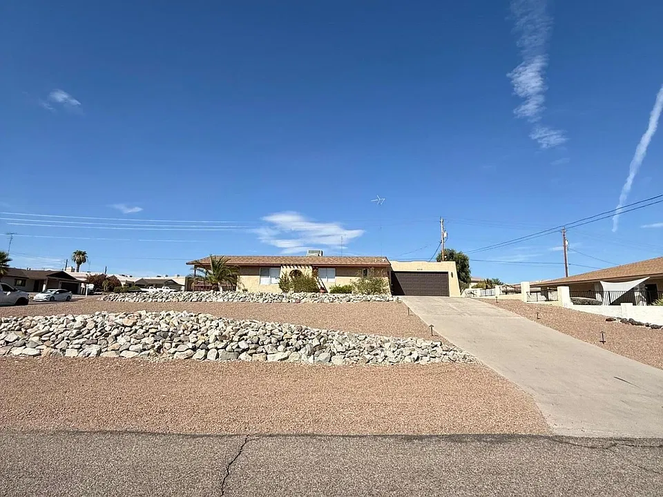 658 Yosemite Dr