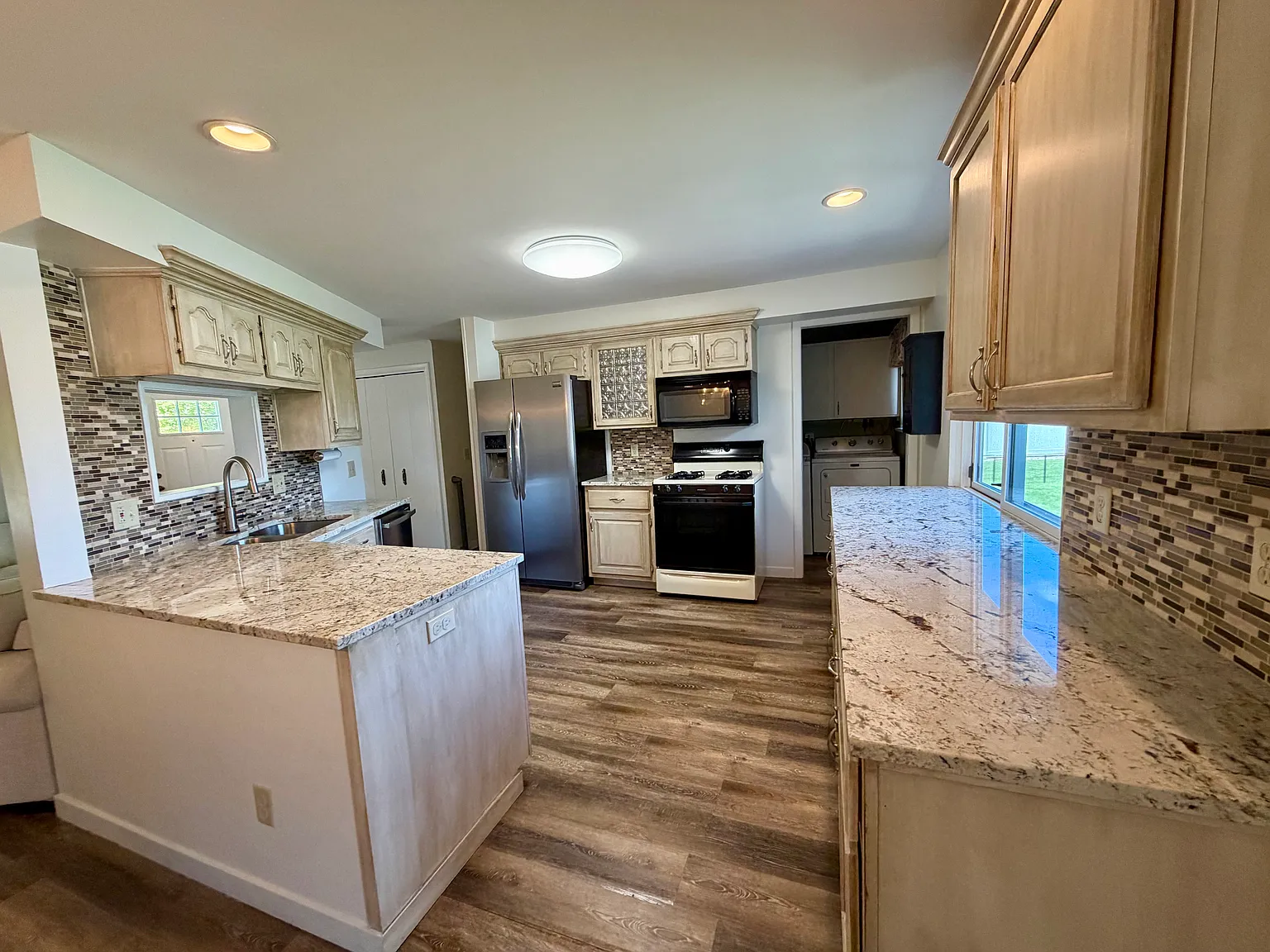 3 bed, 1490 sqft, $2,100 — Photo 4