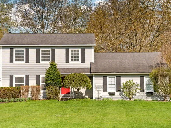 5615 Pebble Ridge Ct, Ann Arbor, MI 48108