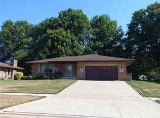 2880 Dorset Dr, Seven Hills, OH 44131