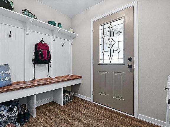 3rd image of 1194 Radcliffe Dr