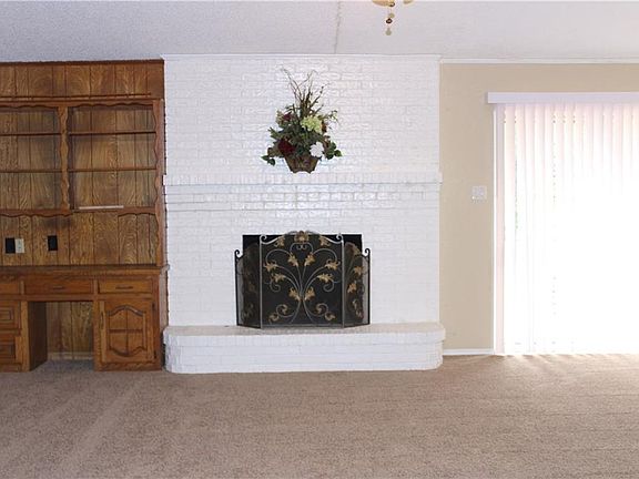 4th image of 213 Amber Ln