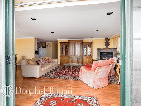 3rd image of 26 W Broadway APT 305