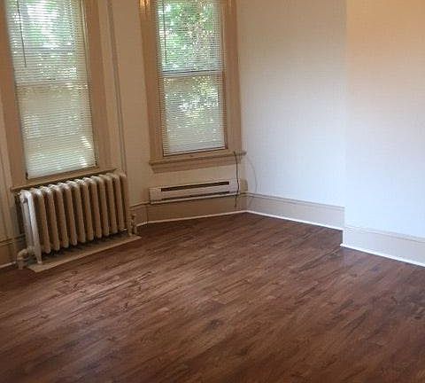 4th image of 577 E Chestnut St APT 4