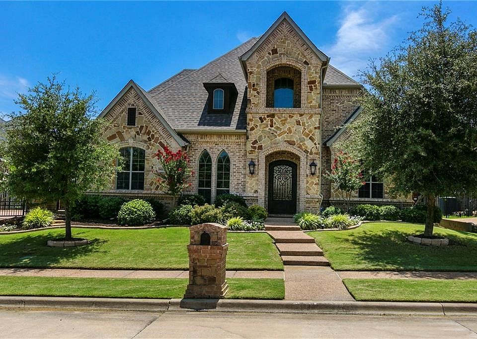 Beautiful custom home in the sought after Woodland Estates in N Richland Hills, great curb appeal and it doesn't end there, wait until you enter the front door. Pristine condition