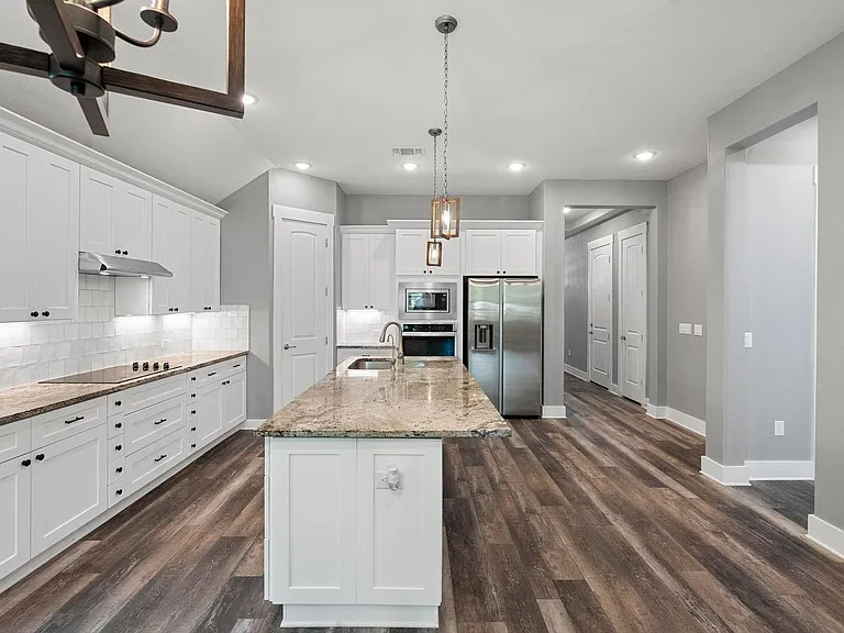 203 E Salty St — Photo 6