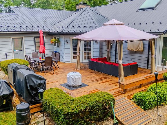 5th image of 511 Crown Hill Dr E