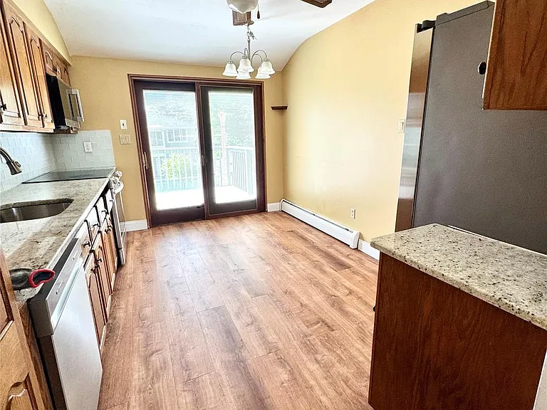 255 Brookside Ct — Photo 5