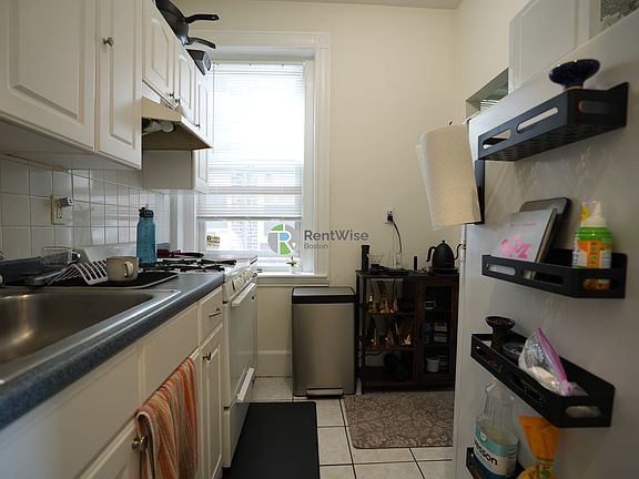 5th image of 63 Brighton Ave APT 2