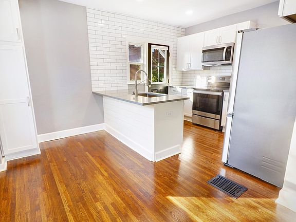 2nd image of 1289 Thornwood Pl #1289