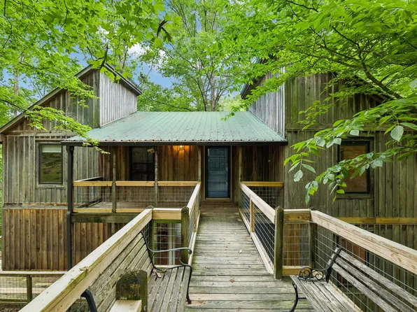 1020 Owen Ct, Ashland City, TN 37015