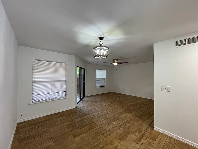 2701 NE 10th St #307 — Photo 7