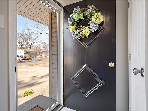 4th image of 880 Flora Ln