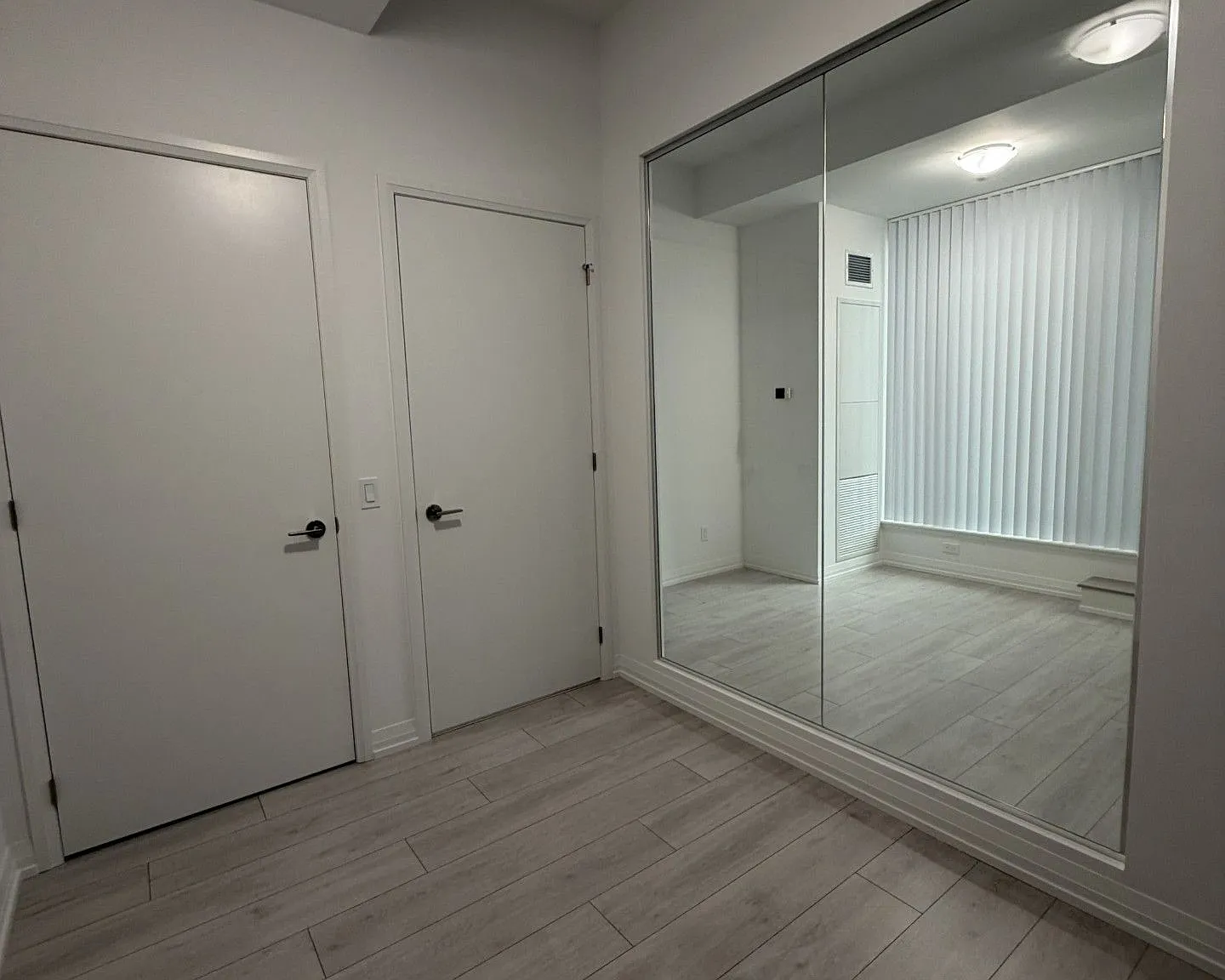 400 King West — Photo 2