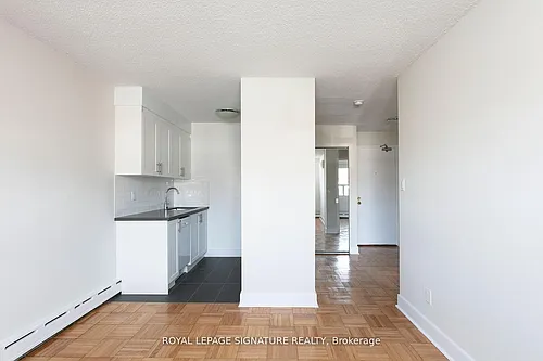 990 Avenue Rd #206 Photo 1