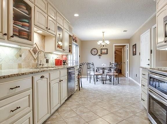 5th image of 3836 Arborlawn Dr