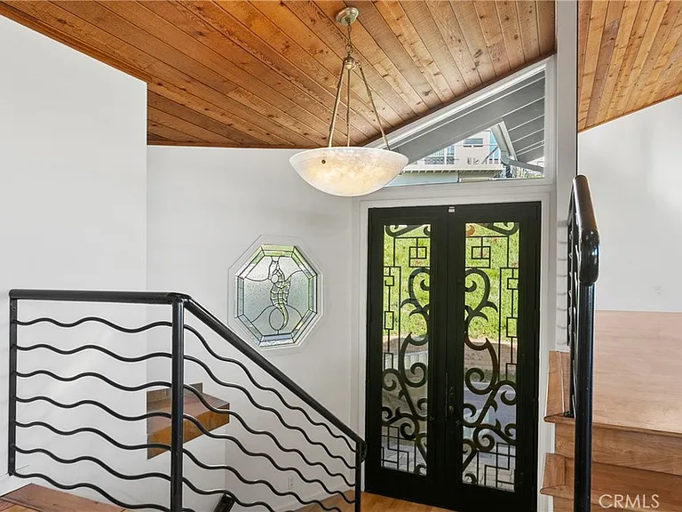207 La Jolla Dr — Photo 3