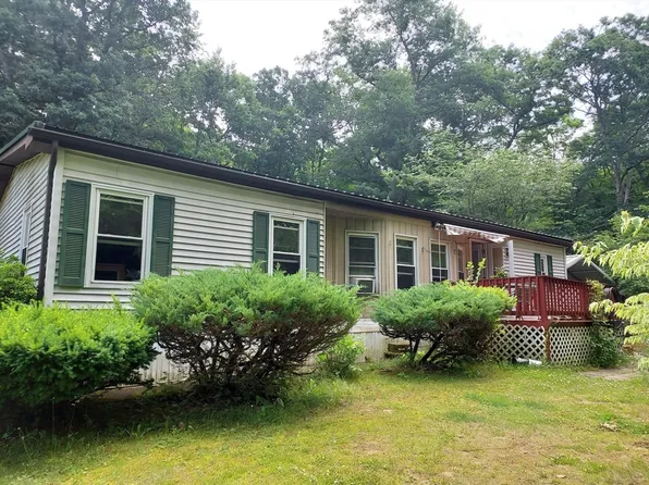 1 Deerwood Ln, Wales, MA 01081